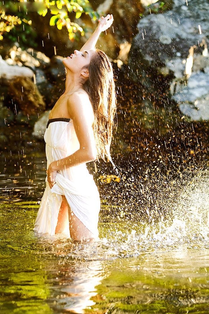 Marie Avgeropoulos in Datong