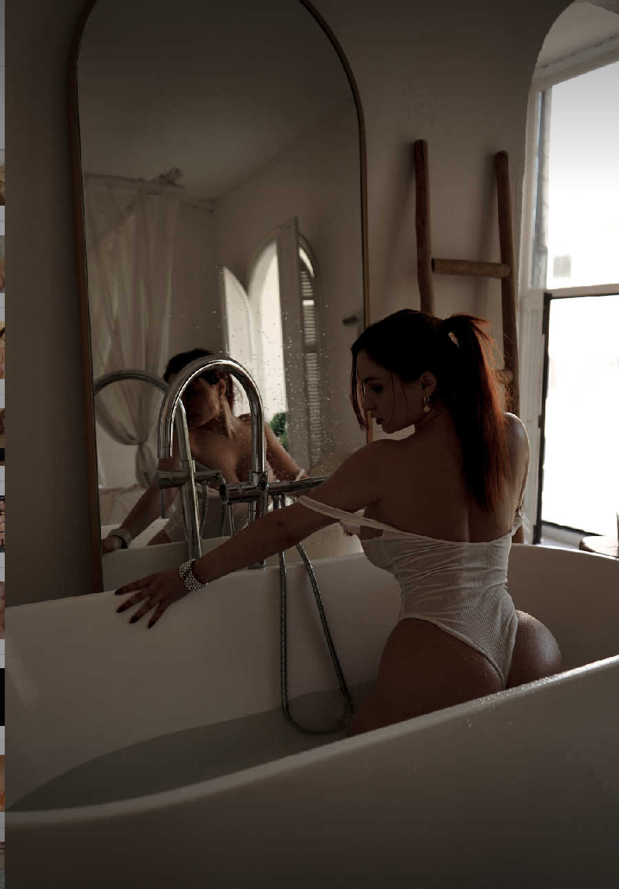 A playful frame from Miranda Faith nude — online in Datong