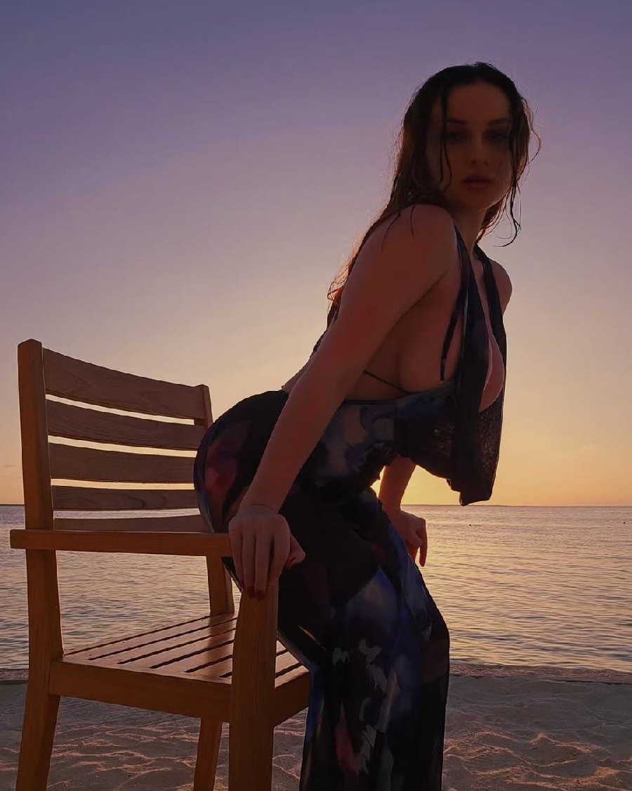 Sexy girl Miranda Faith nude in Datong