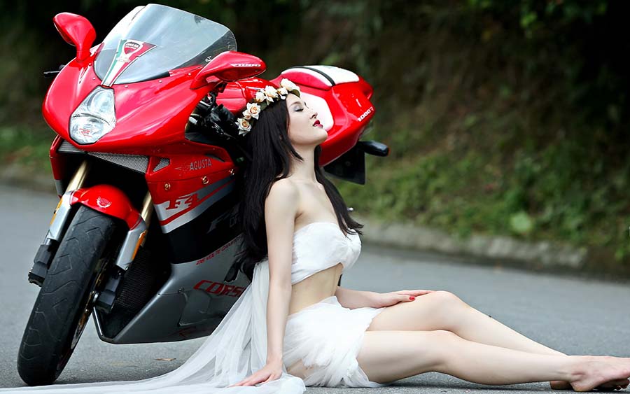 Beautiful girls and motorcycles in Datong