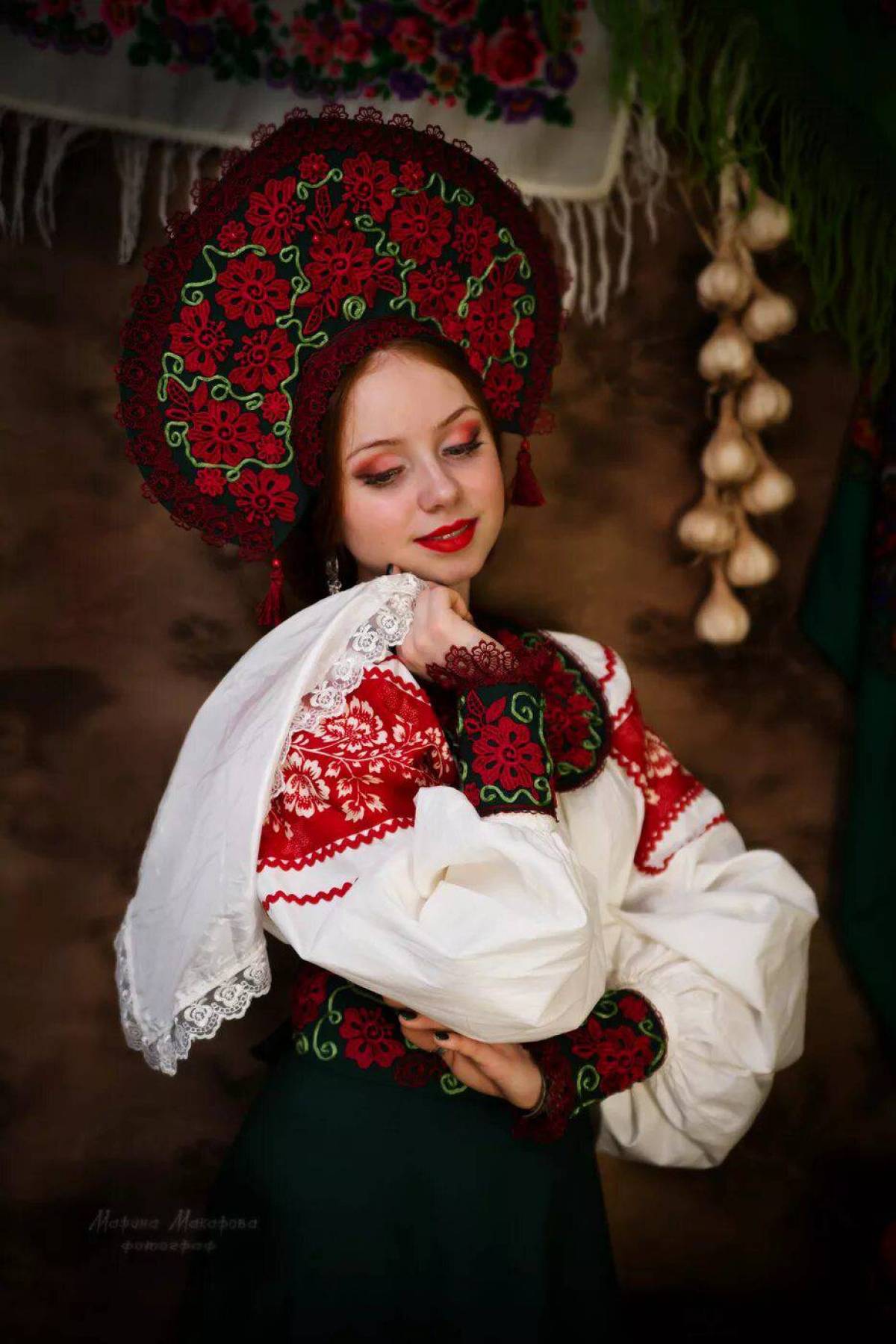 Women in Slavic costumes underwear in Datong