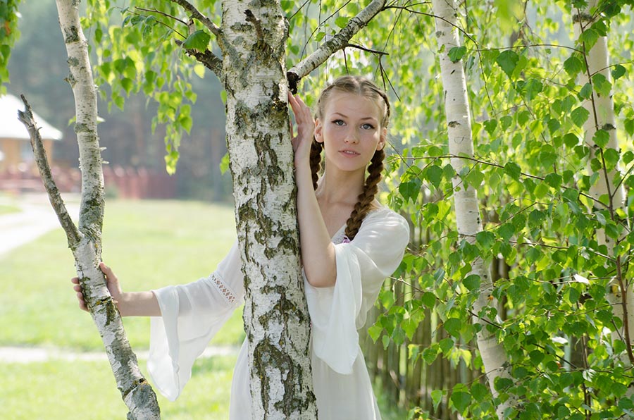 Women in Slavic costumes in Datong