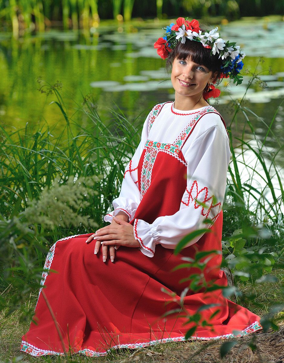 Beautiful girl Girls in Slavic costumes in Datong
