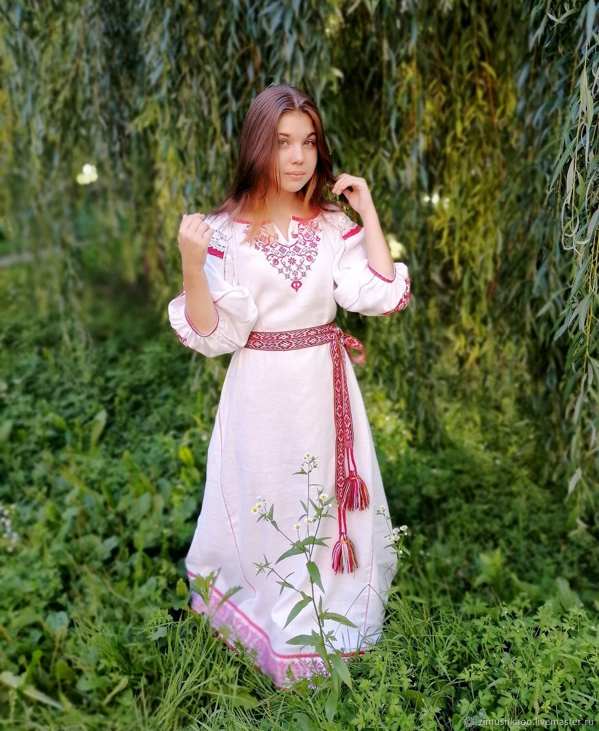 Girl Girls in Slavic costumes in Datong