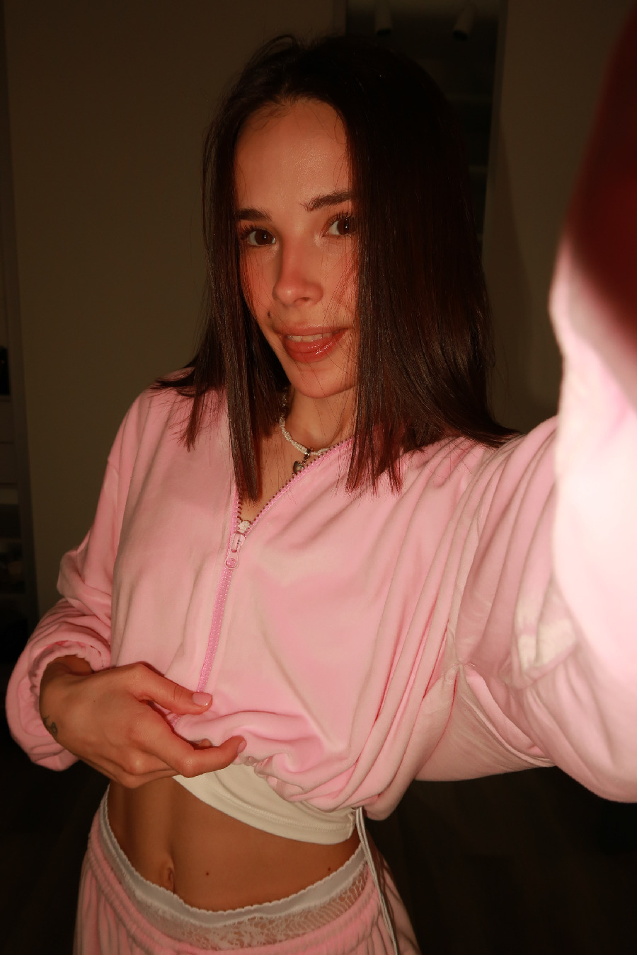 Tina brings the glow — live moments in Datong